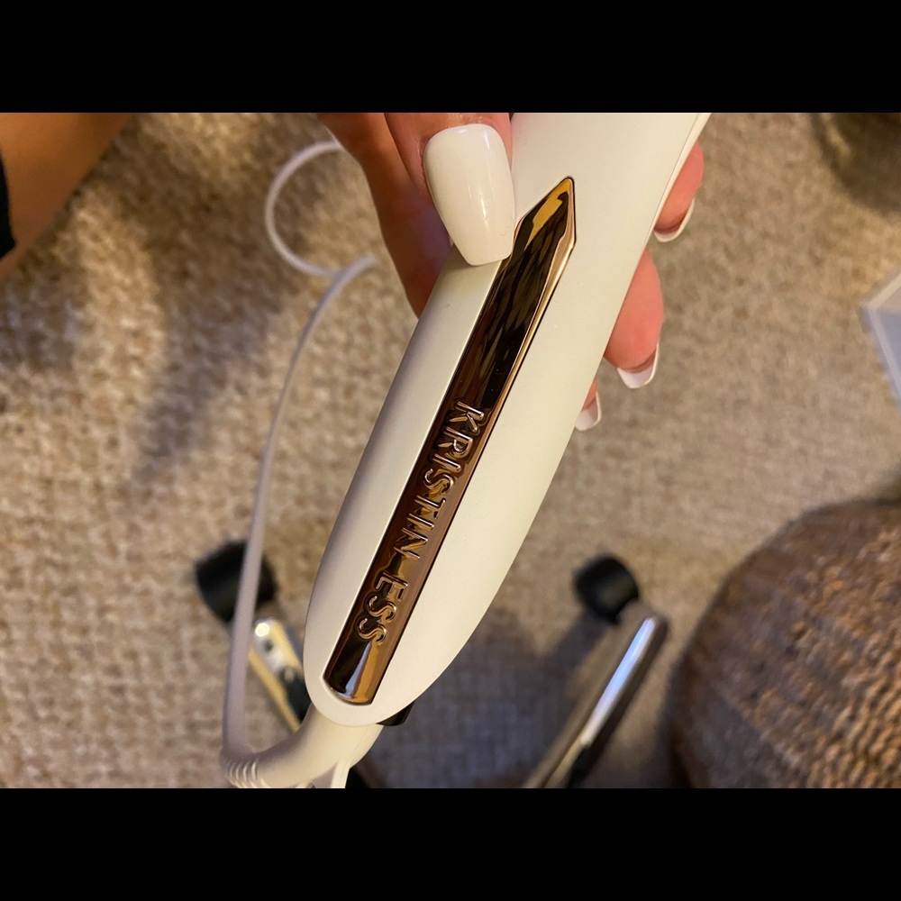 Kirsten Ess hair straightener